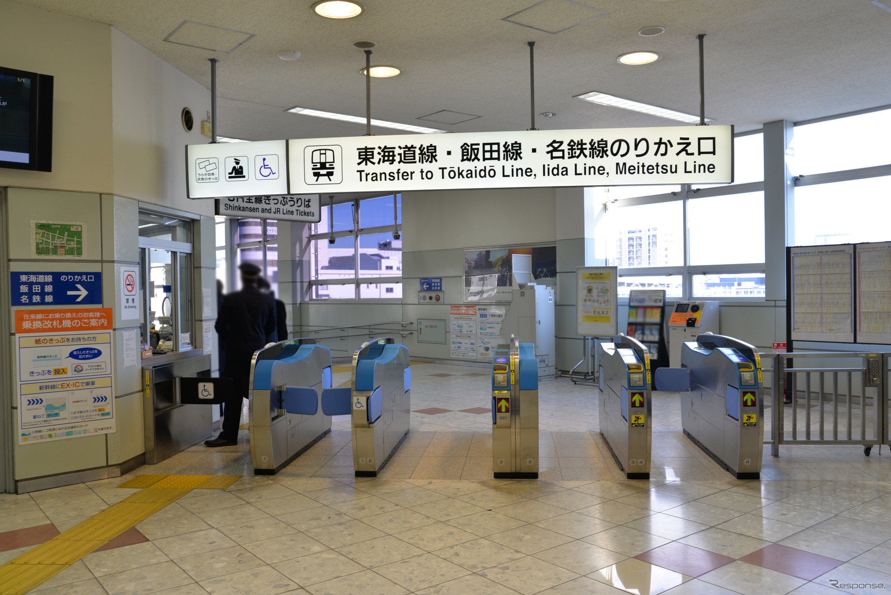 豊橋駅新幹線改札にある乗換え案内。同駅の在来線構内はJRと名鉄が共有しており、名鉄は3番ホームに発着している。