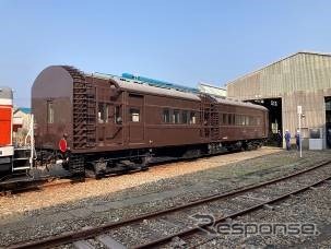 トキ鉄に搬入されたオヤ31 31。測定用の矢羽根を広げた姿がかんざしを髪に刺した花魁に見えることから、いつしか「オイラン」車と呼ばれるようになった。