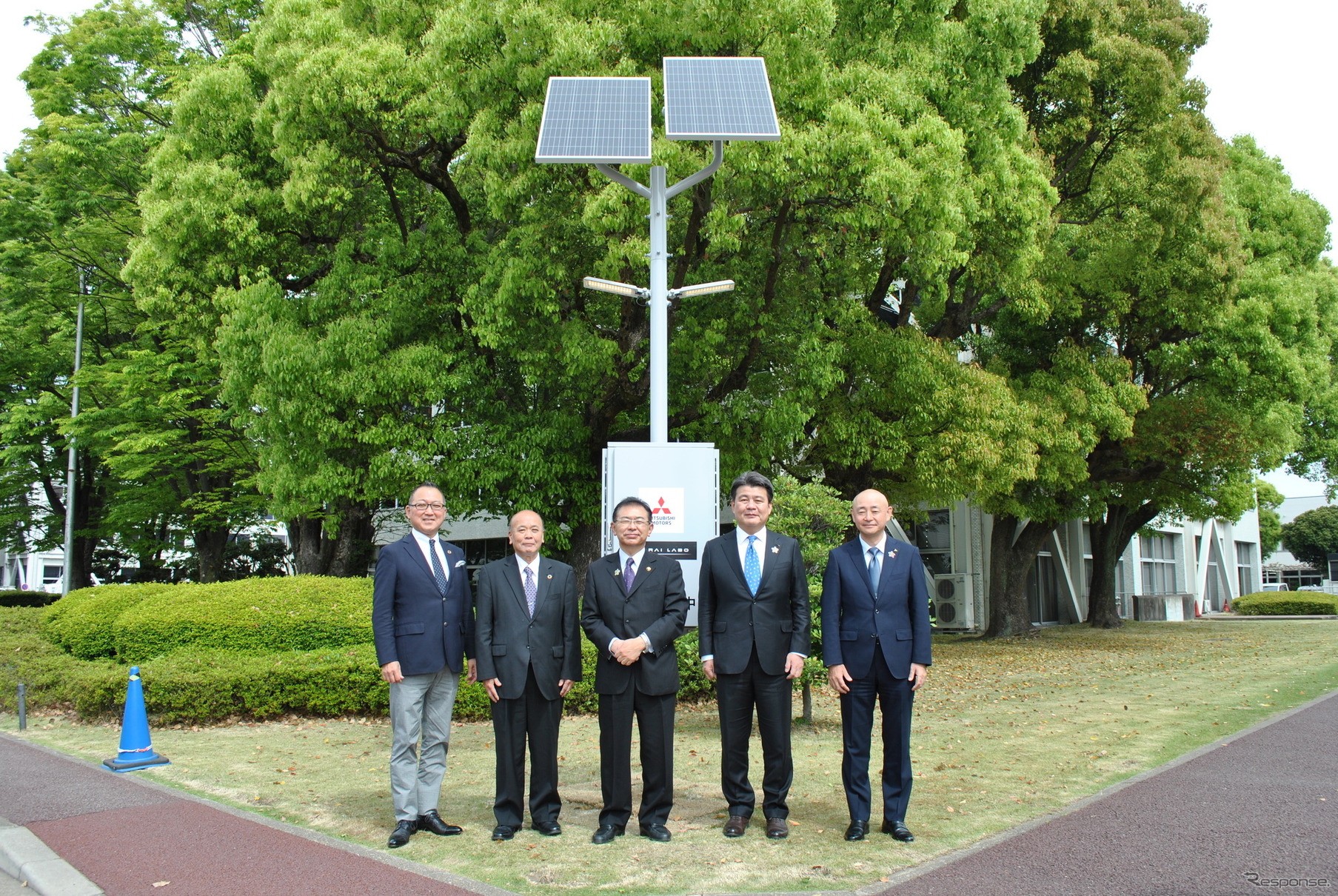 左からMIRAI-LABO 平塚利男社長、岡崎市の清水康則副市長、中根康浩市長、三菱自動車 岩本和明執行役員、岡崎製作 今井一智所長