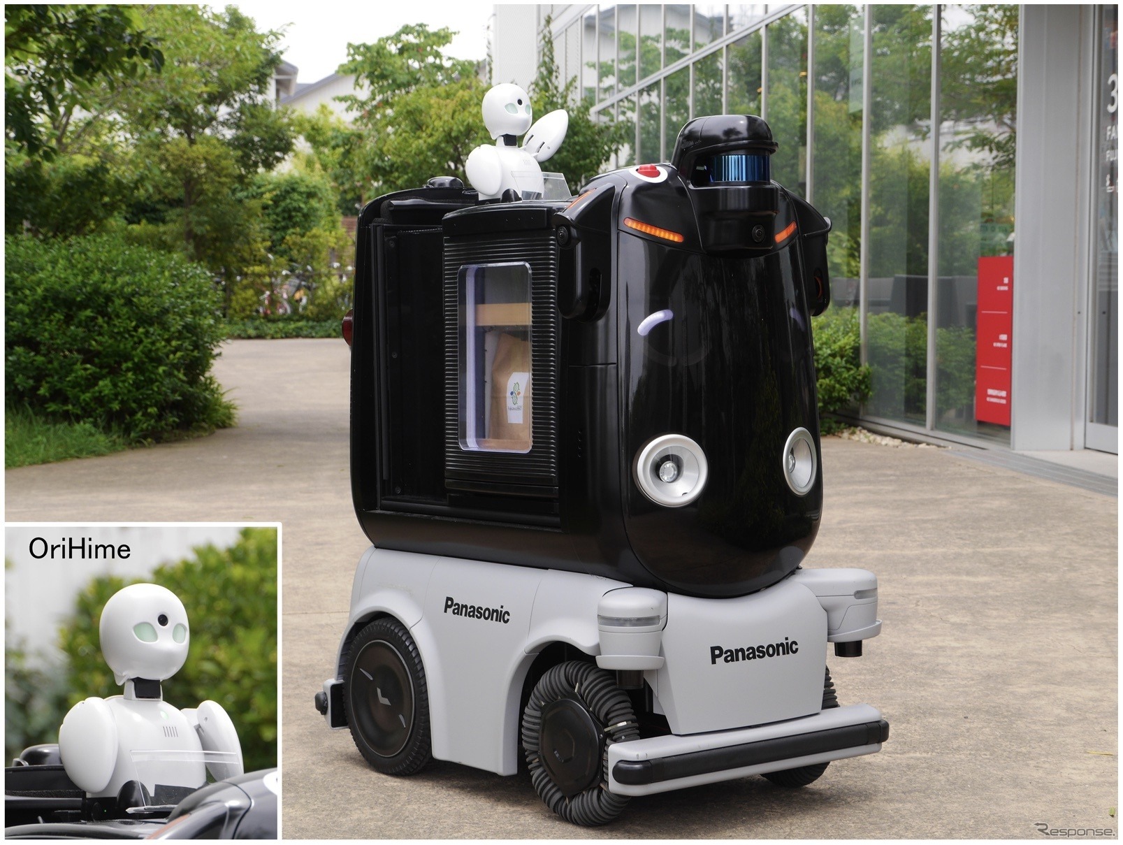 屋外を自動走行する移動ロボットと遠隔コミュニケーションロボットを融合