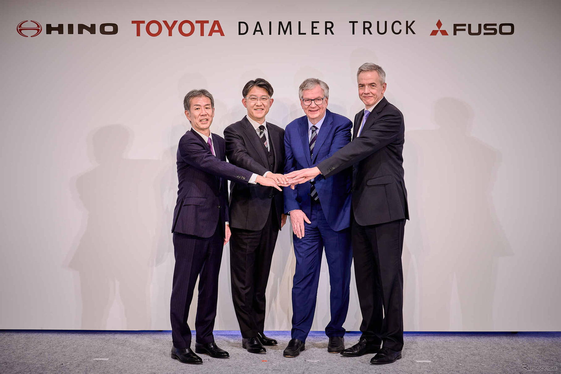 ダイムラートラック、三菱ふそう、日野およびトヨタ、CASE技術開発の加速を目指すとともに、三菱ふそうと日野を統合する基本合意書を締結