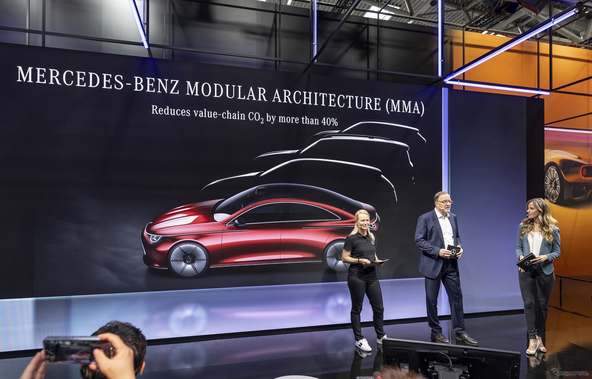 メルセデスベンツの新型EV。手前は『コンセプトCLAクラス』。続いて『CLAシューティングブレーク』、『GLB』、『GLA』の各次期型の可能性も（IAAモビリティ2023）