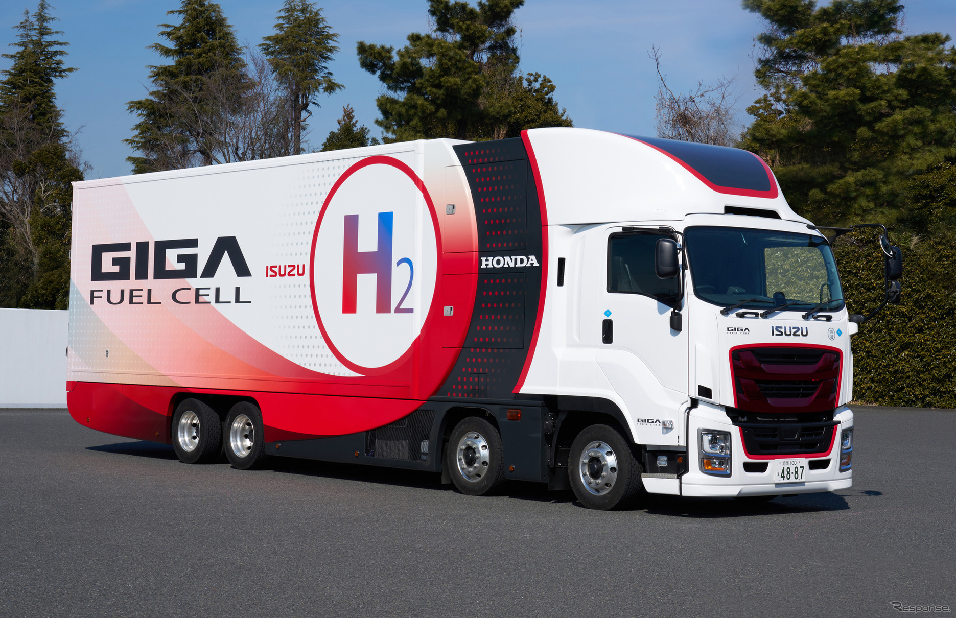 いすゞ・ホンダ共同研究車両「GIGA FUEL CELL」