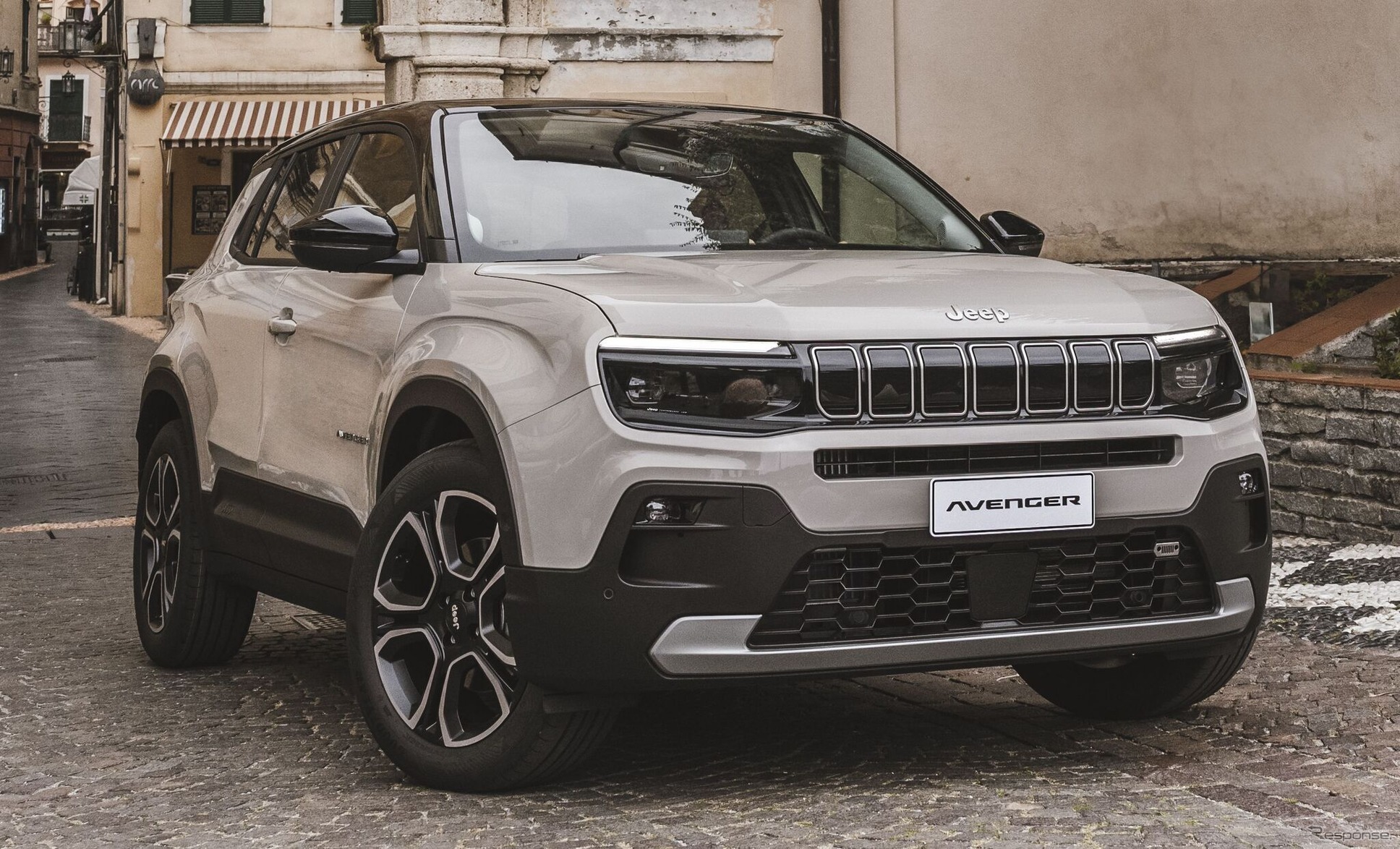 ジープの小型SUV『アベンジャー』、48Vマイルドハイブリッド新登場…2024年型の受注を欧州で開始