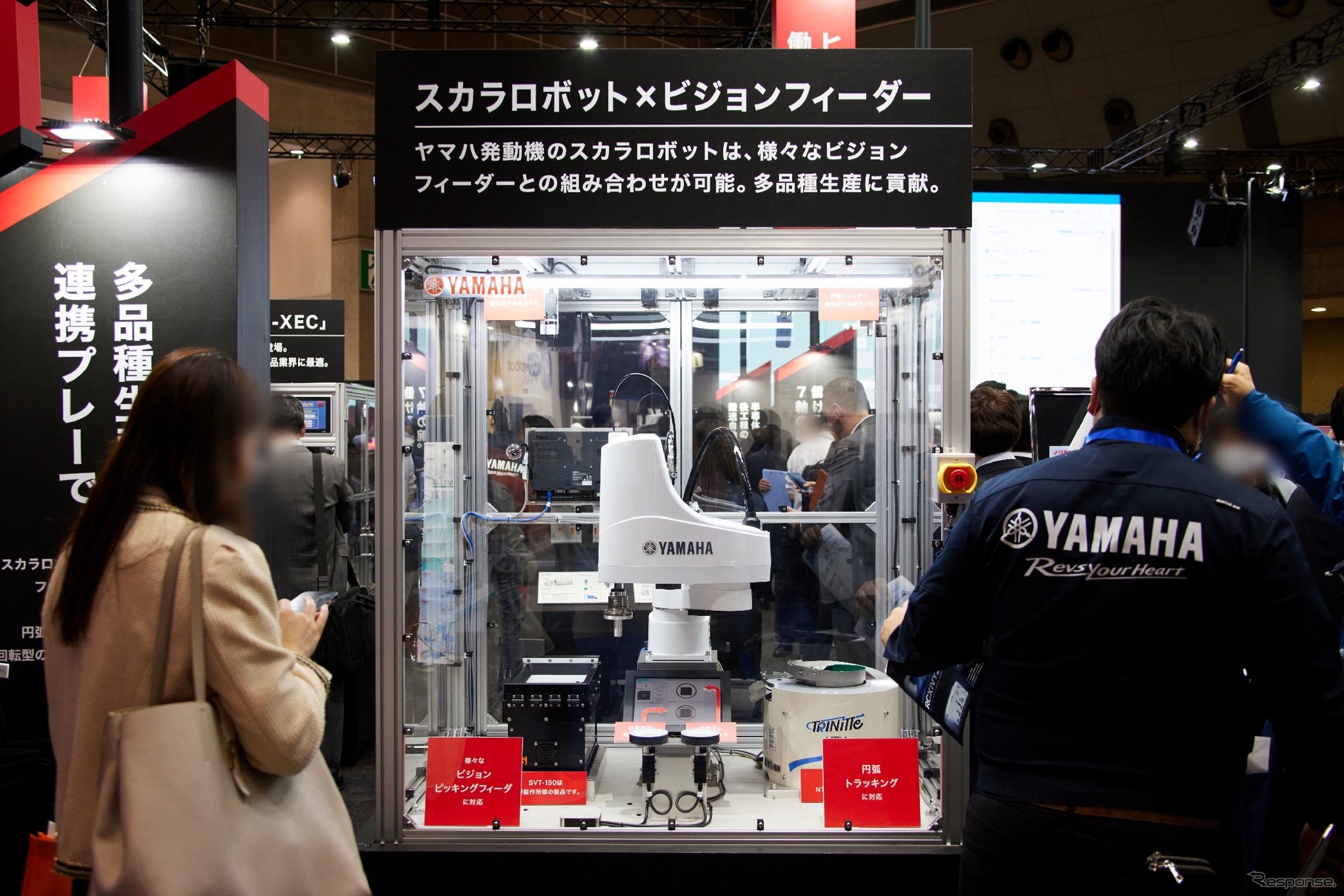 「2023国際ロボット展」に展示したヤマハ発動機のスカラロボット。幅広い活用方法を紹介した。