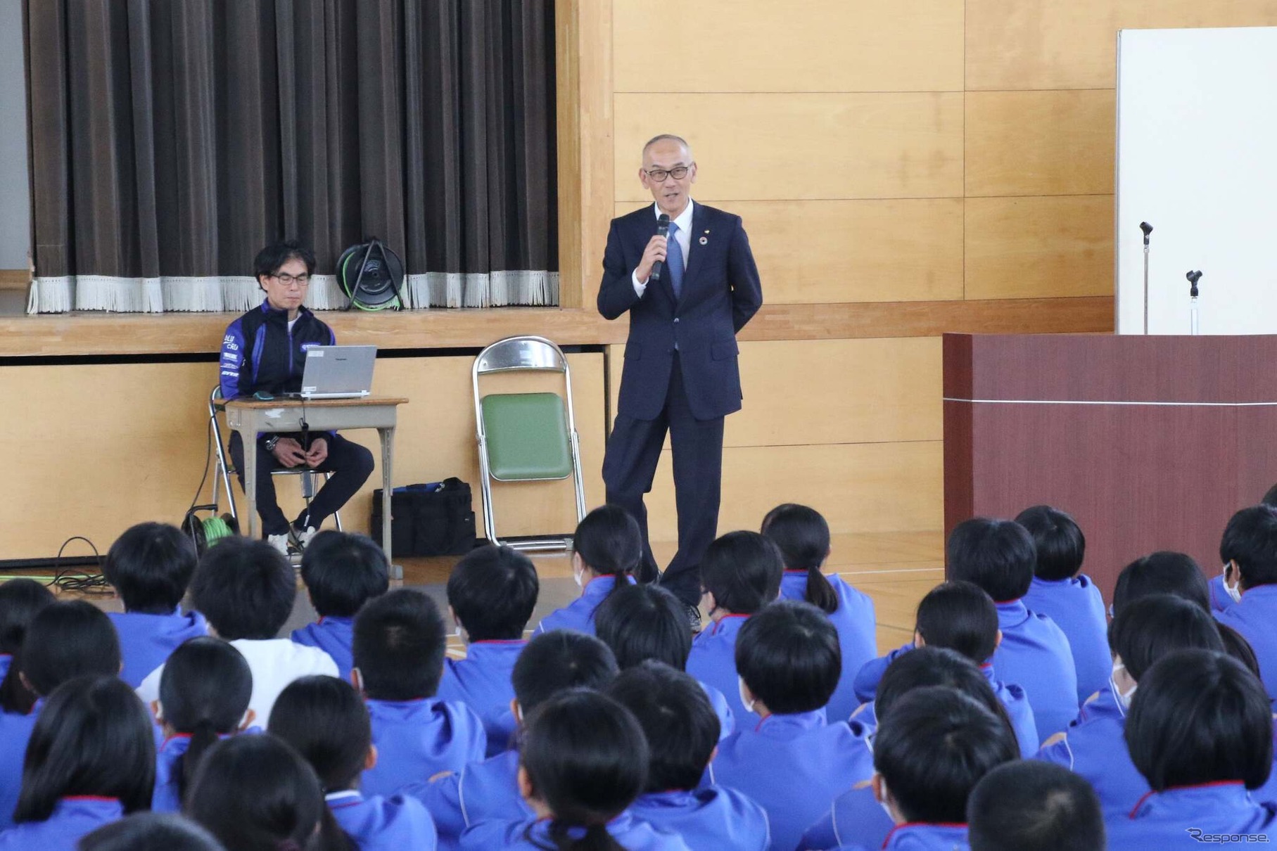 生徒に講演するヤマハ発動機 日高祥博代表取締役社長