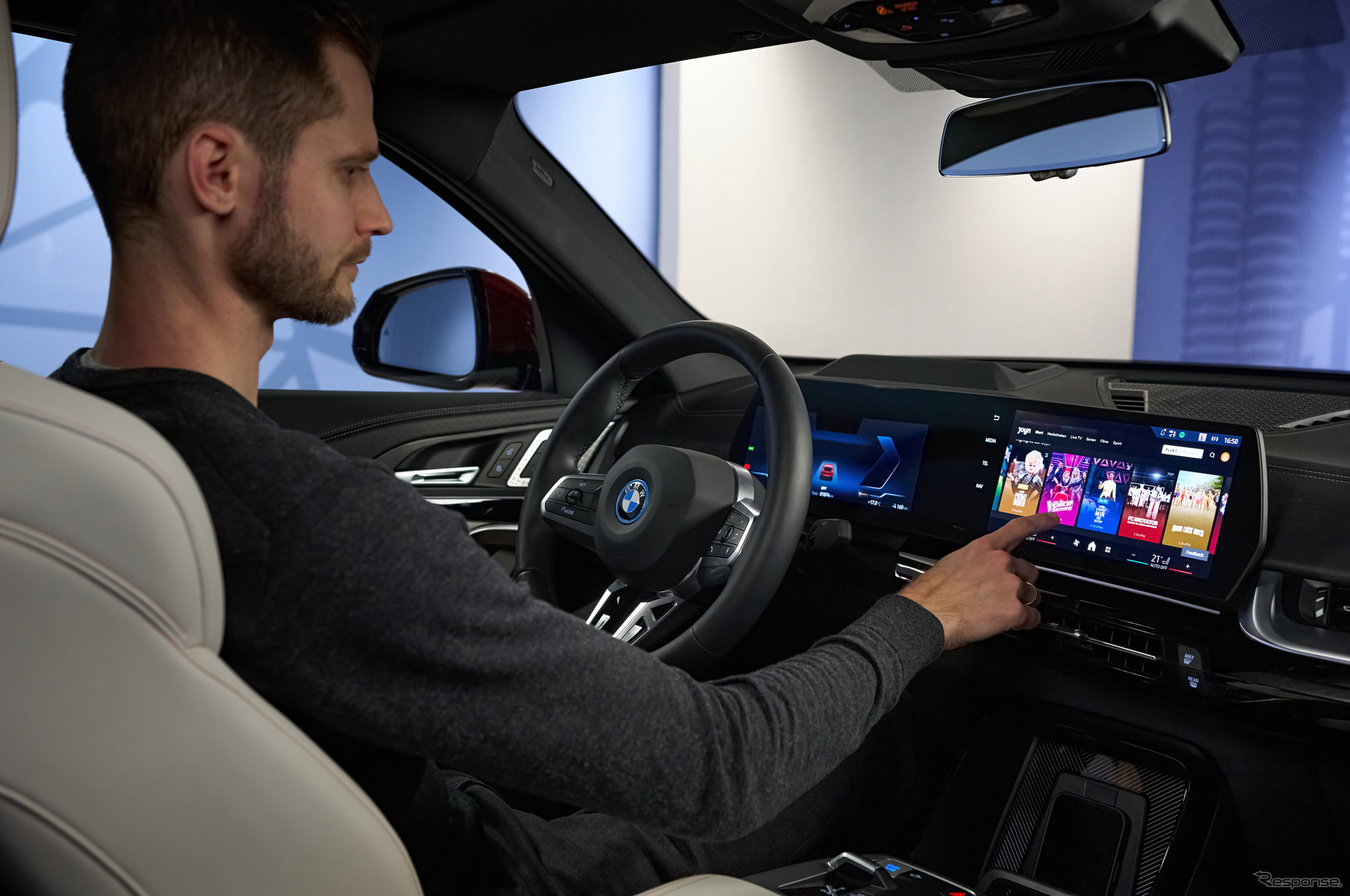 BMWの「OS8.5」と「OS9」搭載車のセンターディスプレイでさまざまな映像コンテンツの視聴が可能に