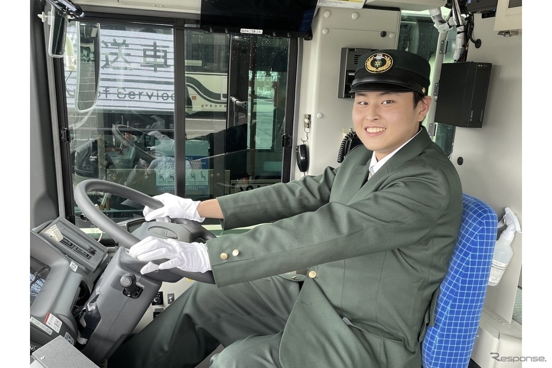 中出ドライバーと市バス