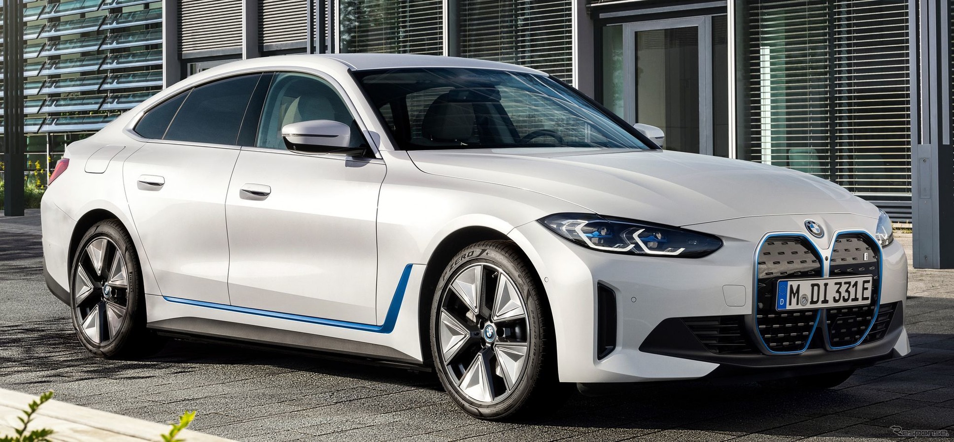 BMW i4 現行型（参考）