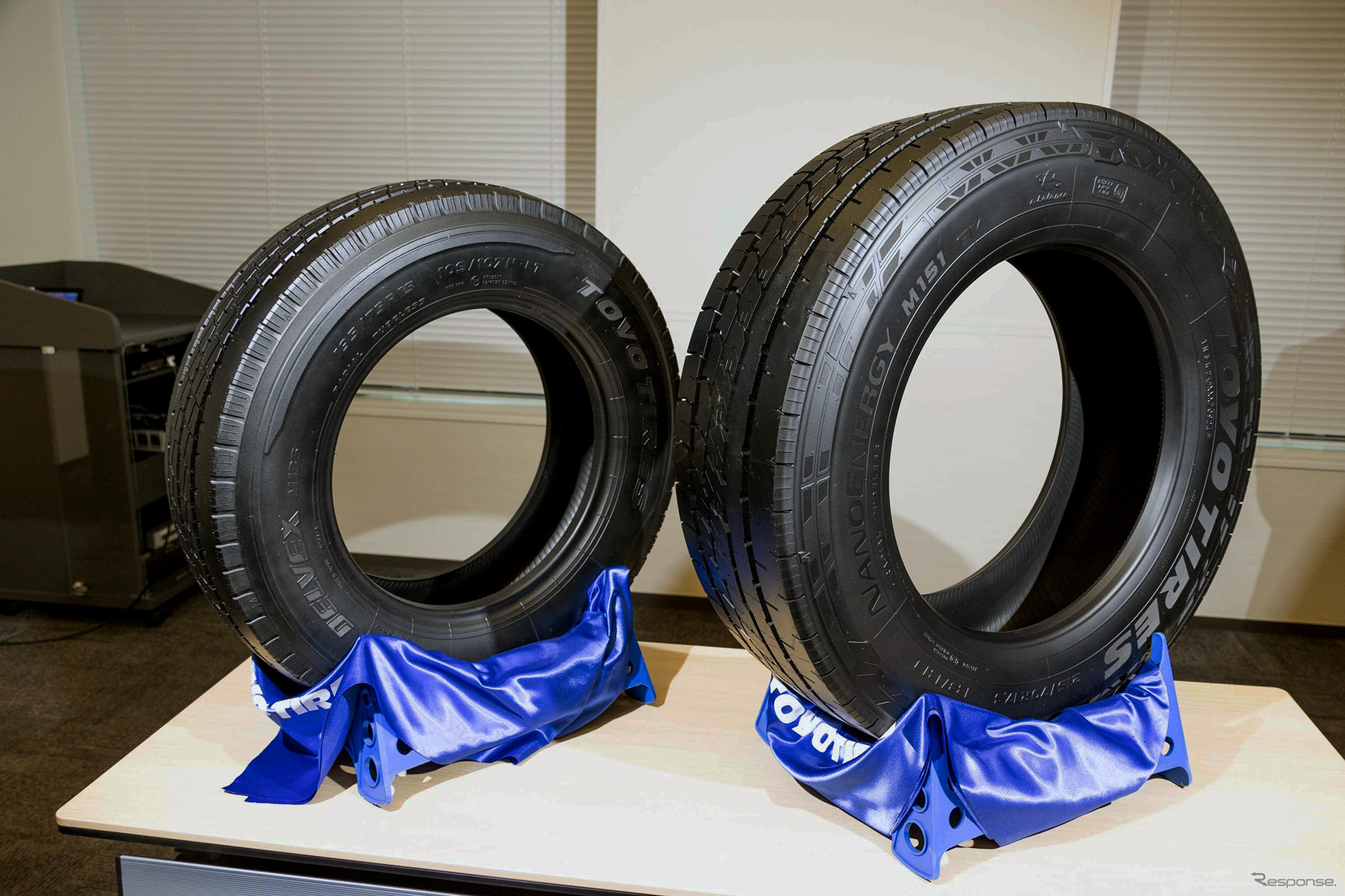 トーヨータイヤが物流業界の未来を創る、小型トラック用リブタイヤ2種類を発売