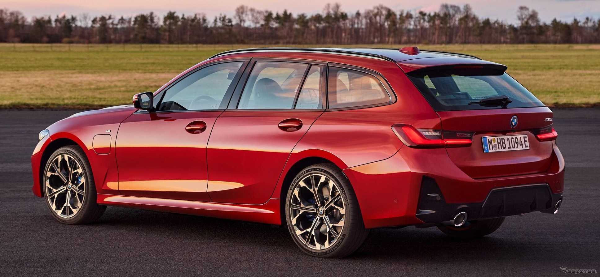 BMW 330e ツーリング の改良のモデル
