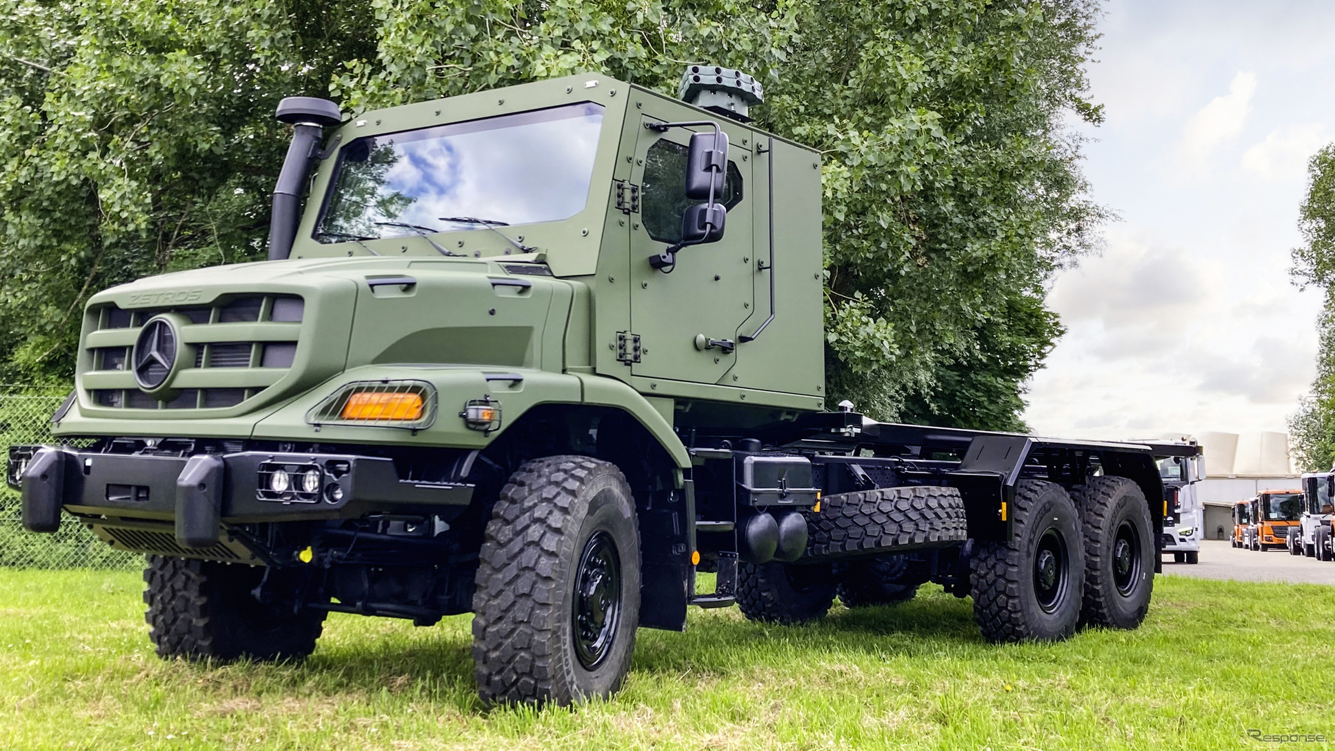 メルセデスベンツ・ゼトロス6×6の保護キャブ＆セルフシールドタンク仕様