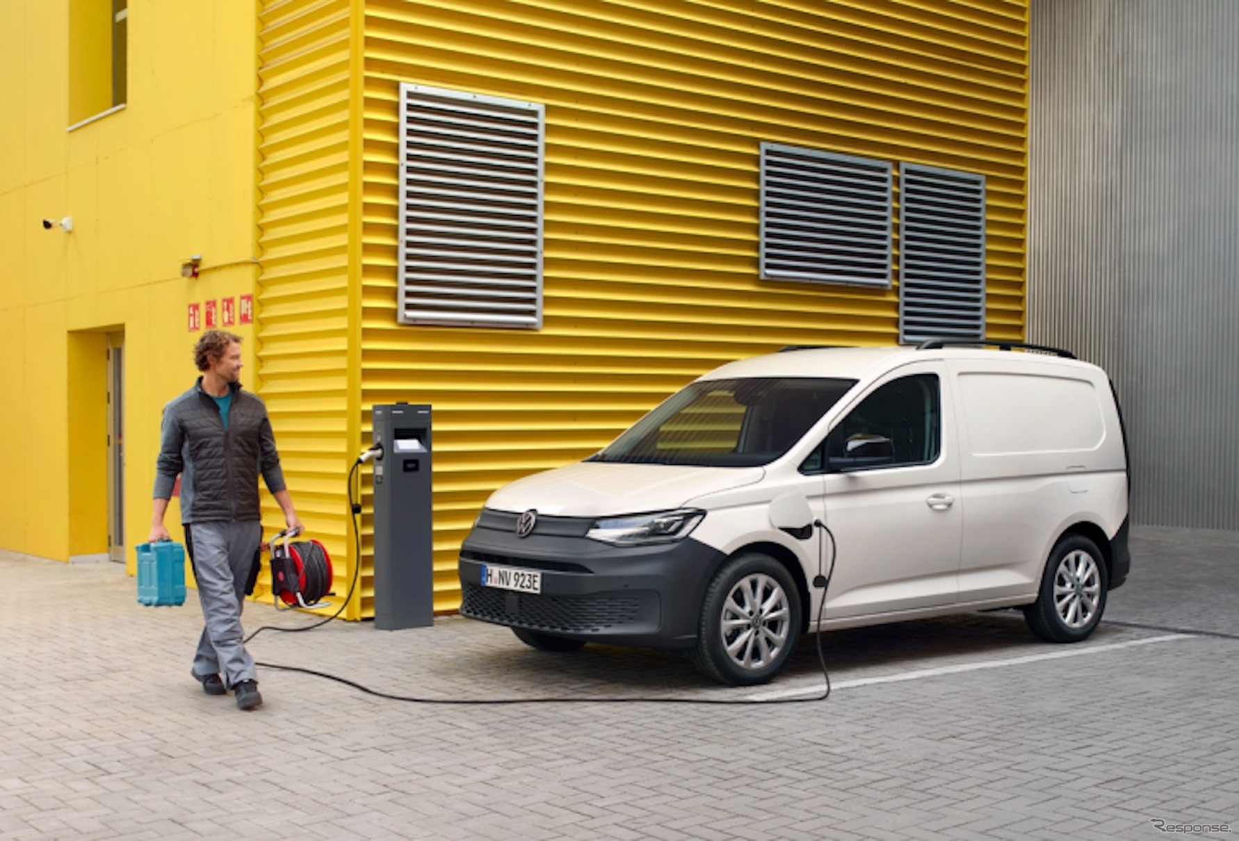 VWの小型ミニバン『キャディ』の欧州2025年モデルPHEV