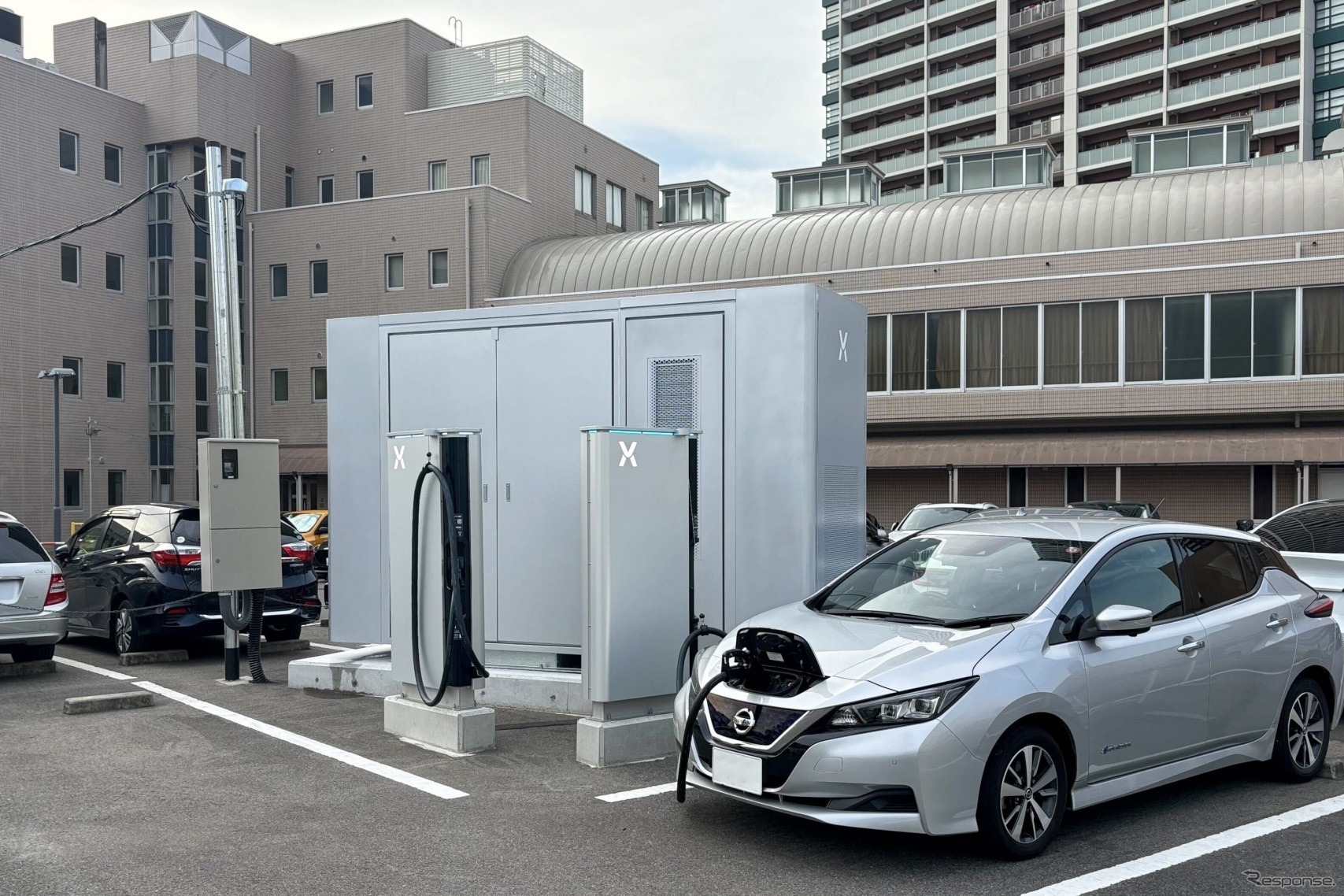 設置されたパワーエックス製蓄電池型超急速EV充電器