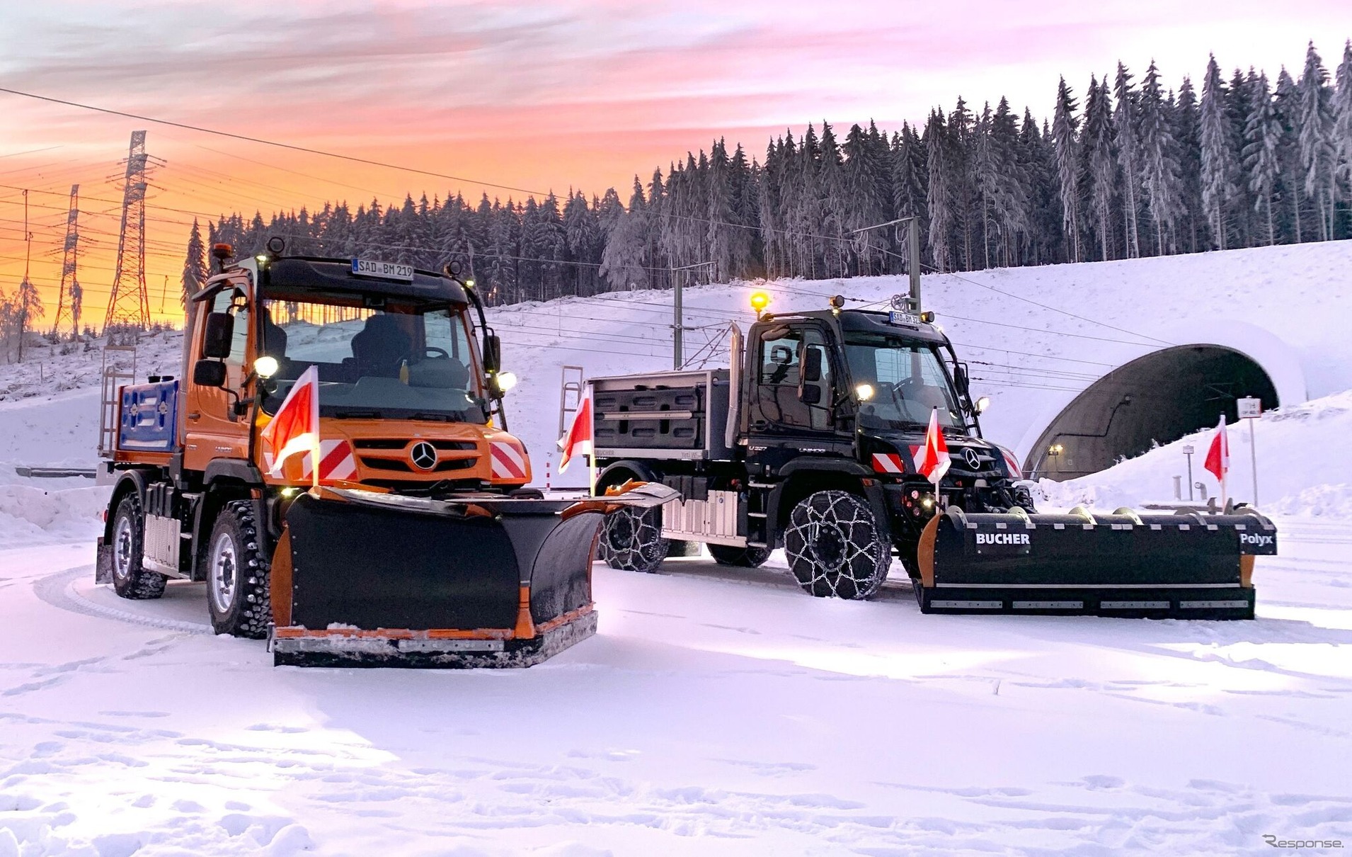 メルセデスベンツ・ウニモグU327の除雪車