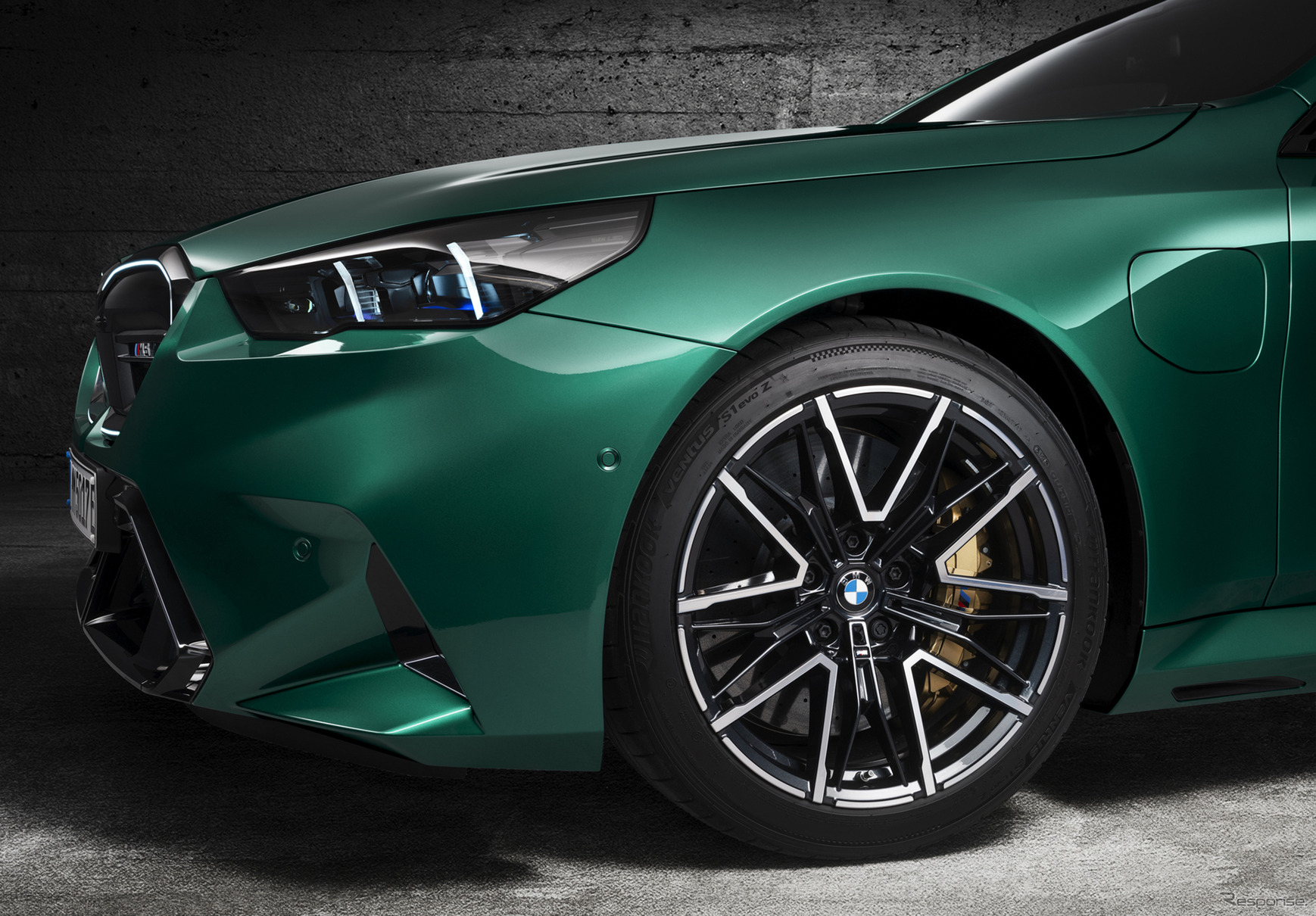 ハンコックの高性能タイヤを装着するBMW M5 新型