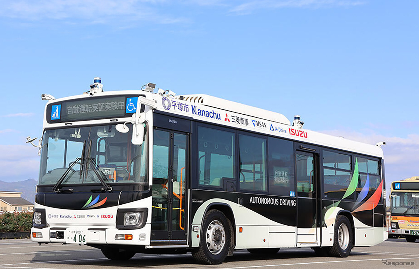 実証実験で使用する自動運転仕様の大型路線バス「エルガ」