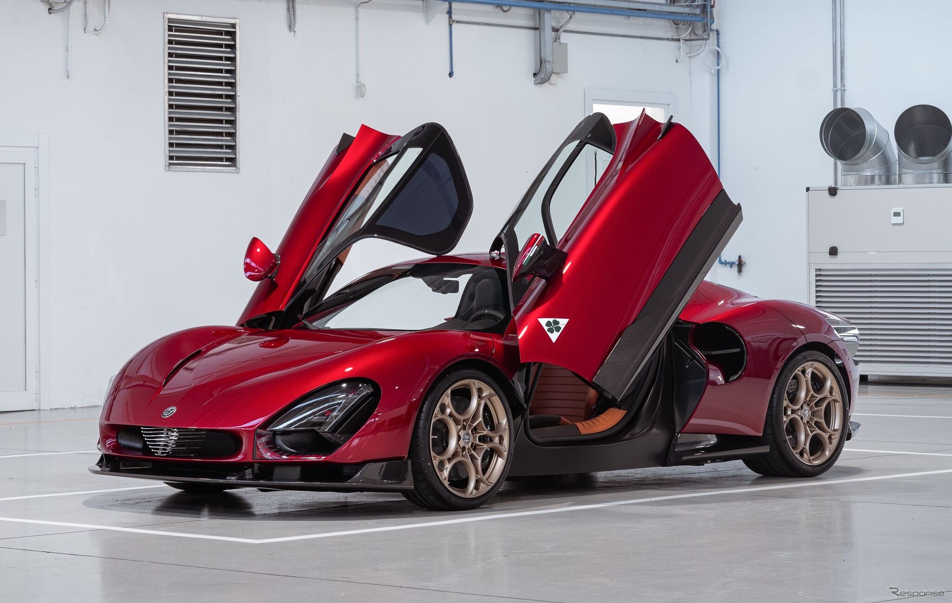アルファロメオ『33ストラダーレ』新型の第1号車を生産完了