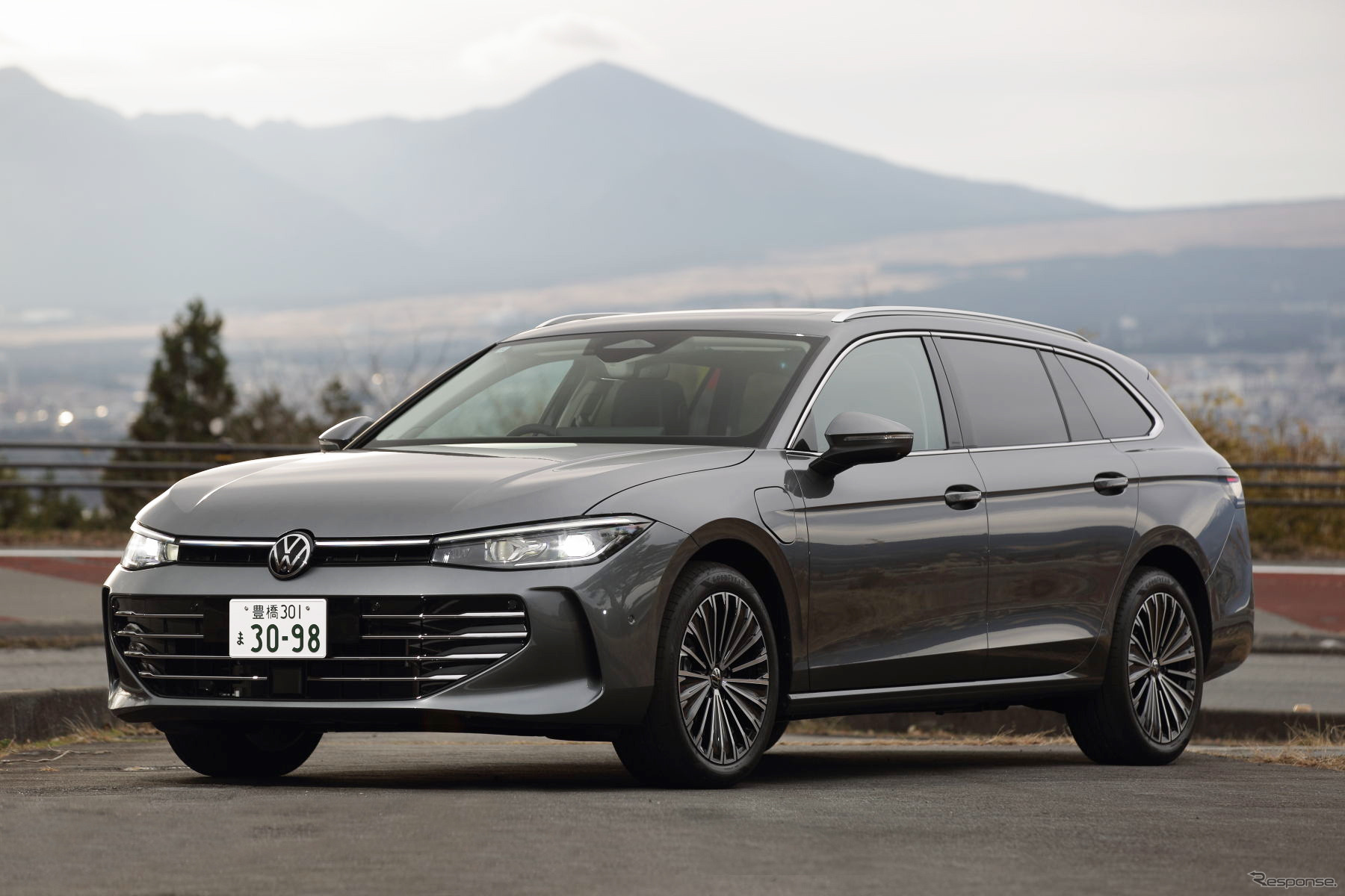 VW パサート 新型（eハイブリッド エレガンス）