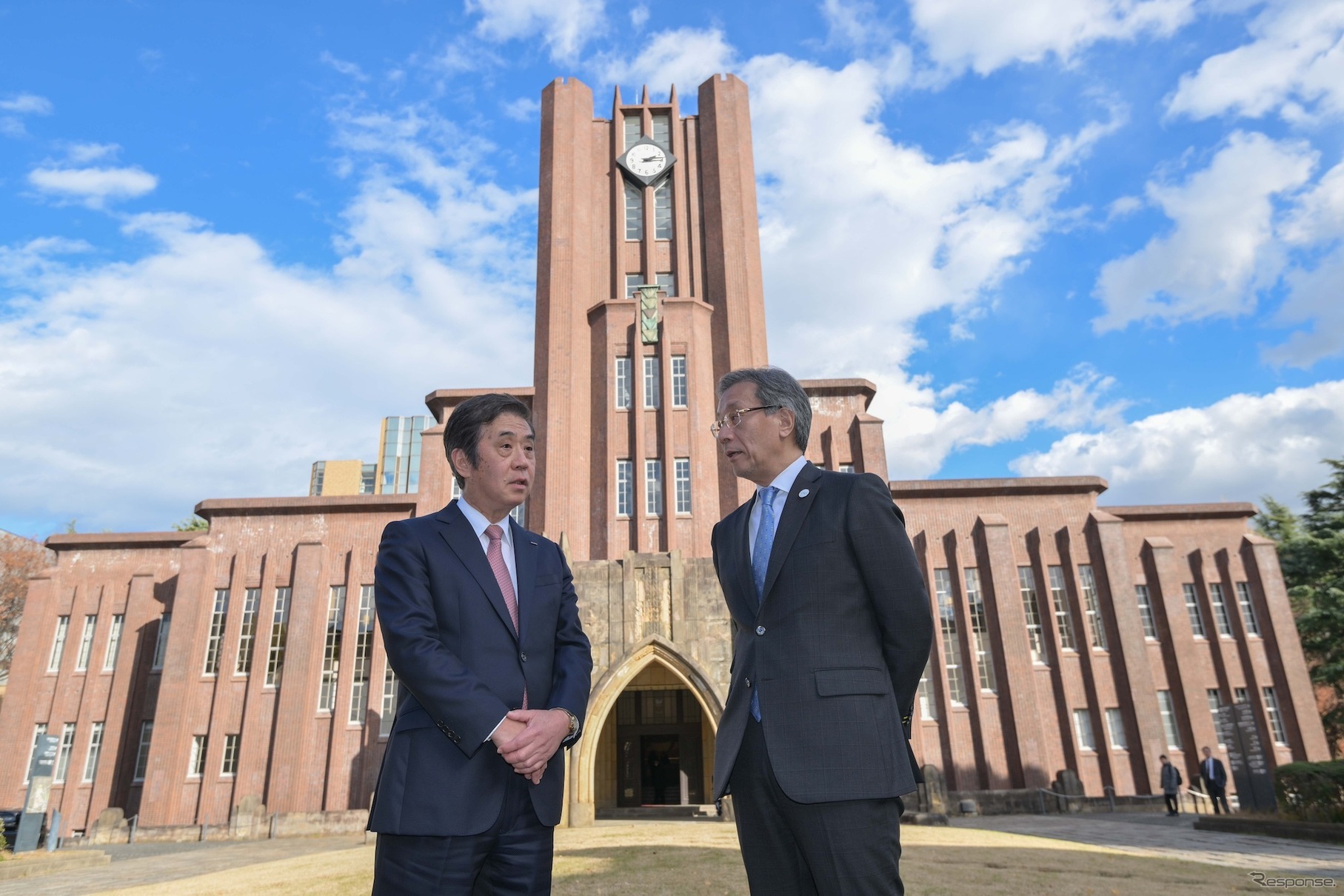 片山会長（向かって左）と藤井総長