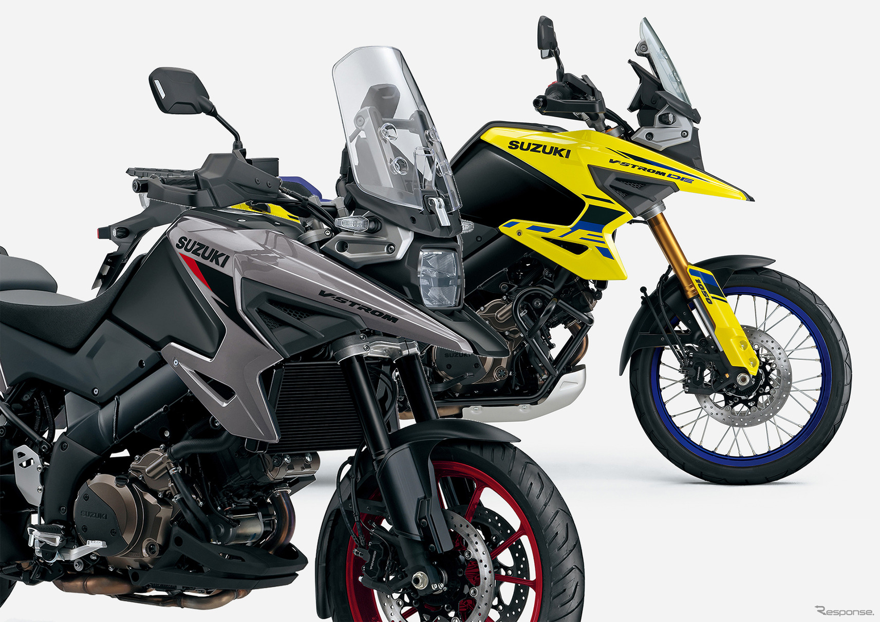 スズキ Vストローム1050（手前）とVストローム1050DE（奥）