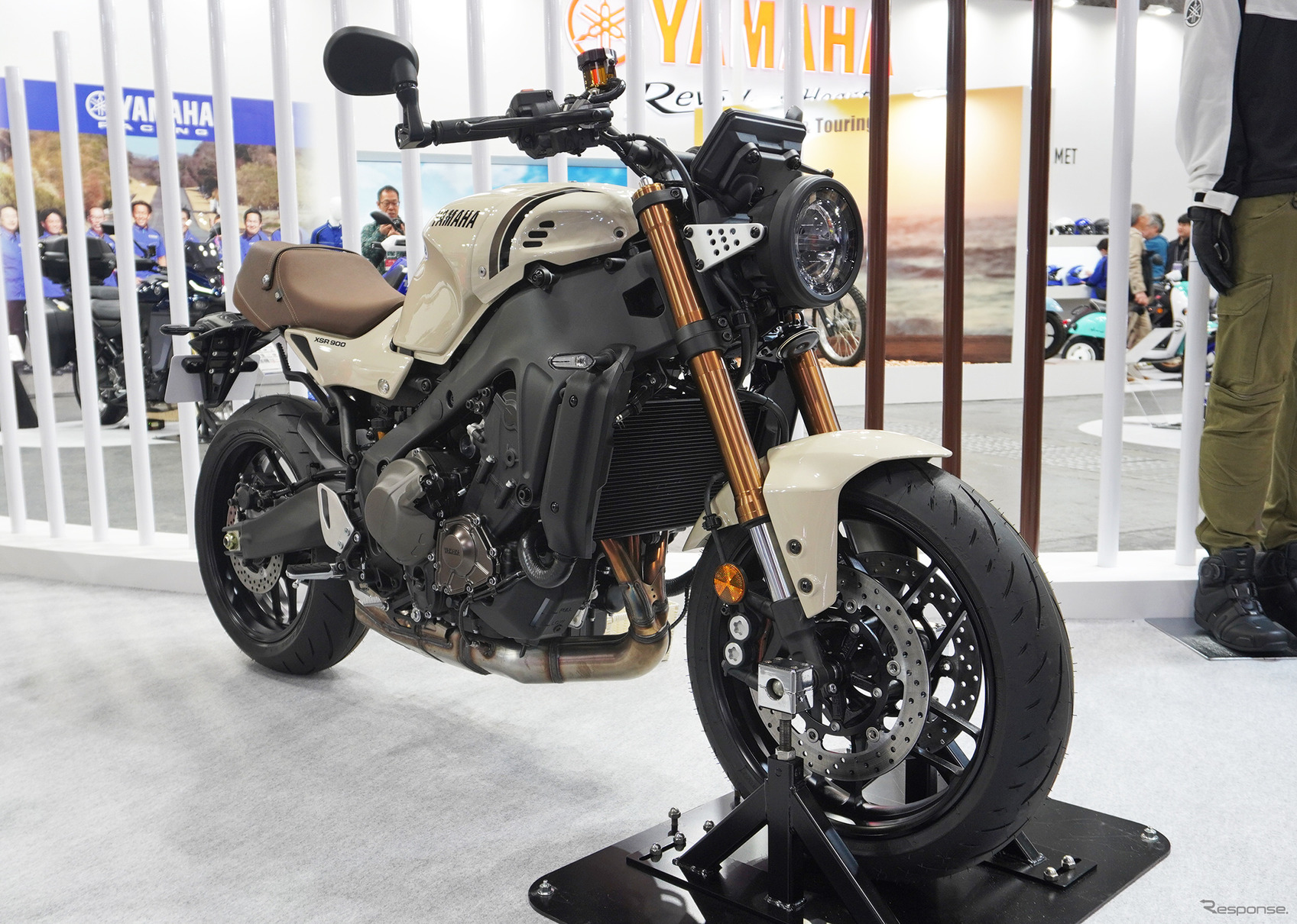 ヤマハ XSR900 ABS 2025年モデルの日本限定カラー「アイボリー」(大阪モーターサイクルショー2025)