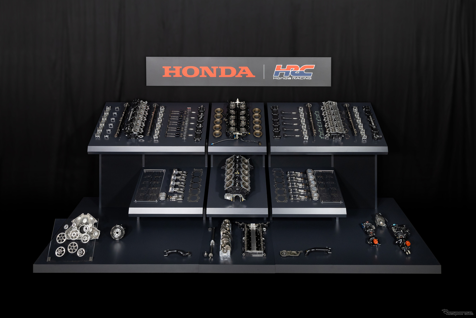 1990年F1でアイルトン・セナとゲルハルト・ベルガーが駆ったチャンピオンマシンに搭載されていたホンダRA100E V10 F1エンジンの部品