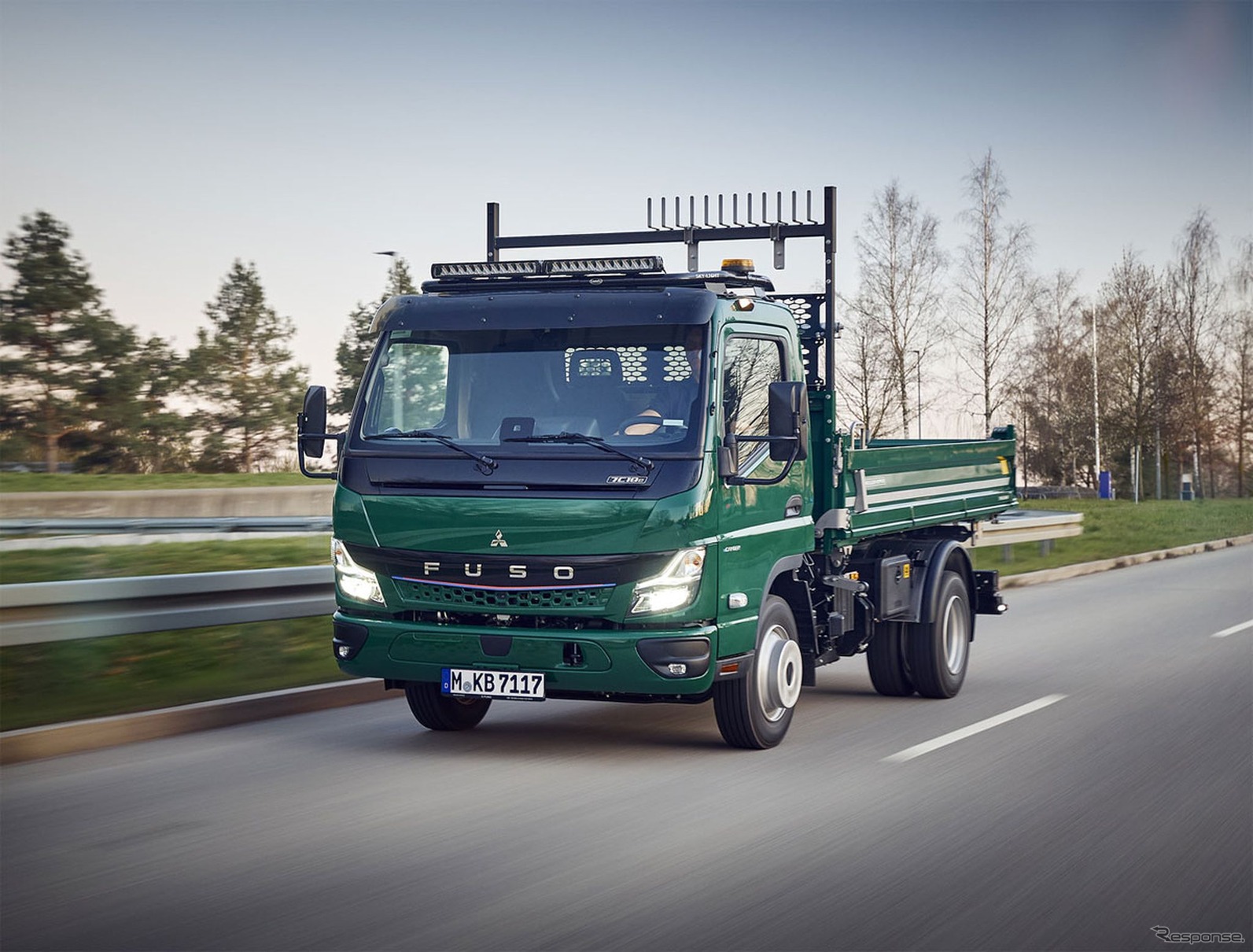 GVW（車両総重量）7.49トンの「eCanter」三転ダンプ架装車