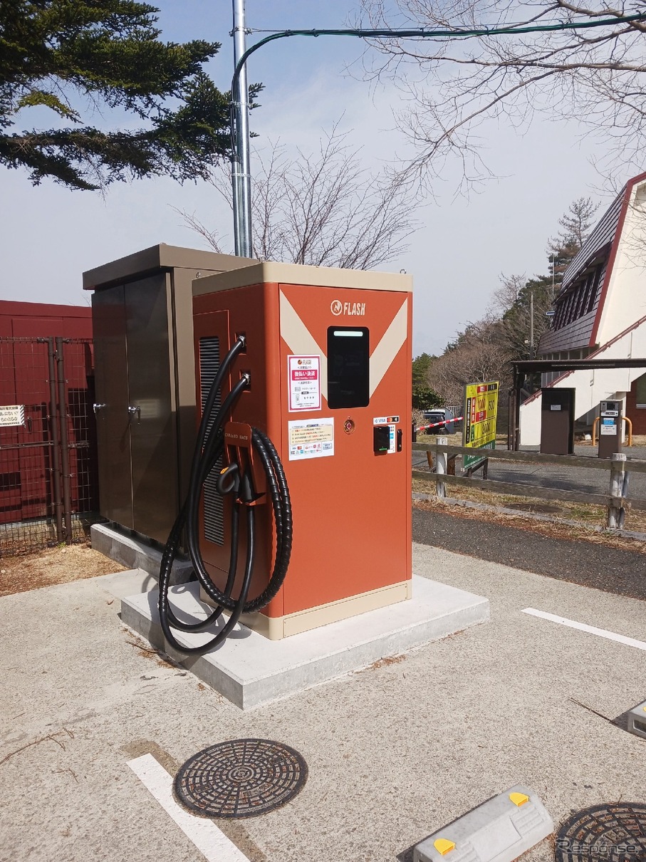 テンフィールズファクトリーが兵庫県神戸市の六甲山牧場において、同社が開発したEV超急速充電器「FLASH」設置