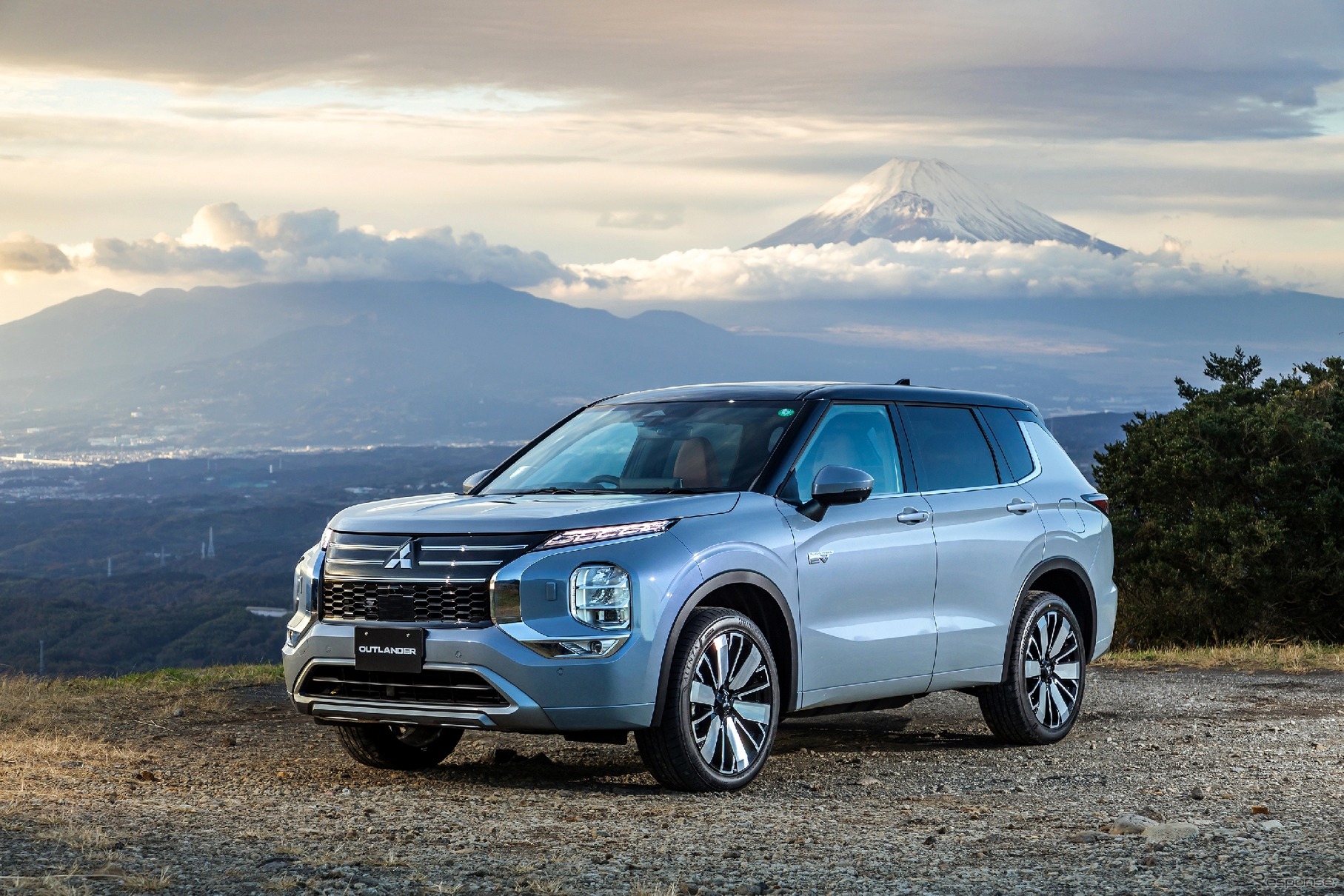 三菱 アウトランダーPHEV