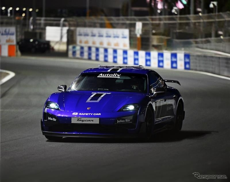 オートリブのロゴが入ったポルシェ・タイカンのフォーミュラEセーフティカー