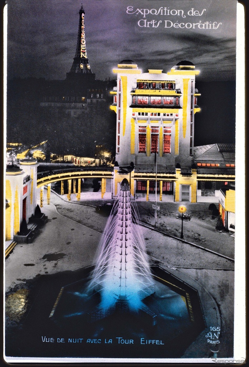 1925年7月4日の夜、パリのエッフェル塔に「シトロエン」の文字が光で投影