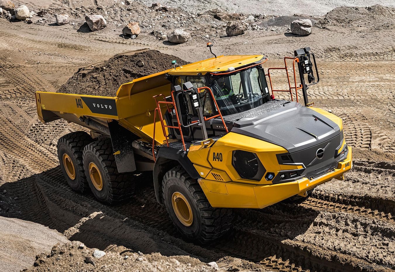 ボルボの新型油圧ダンプトラック「アーティキュレートハウラー」