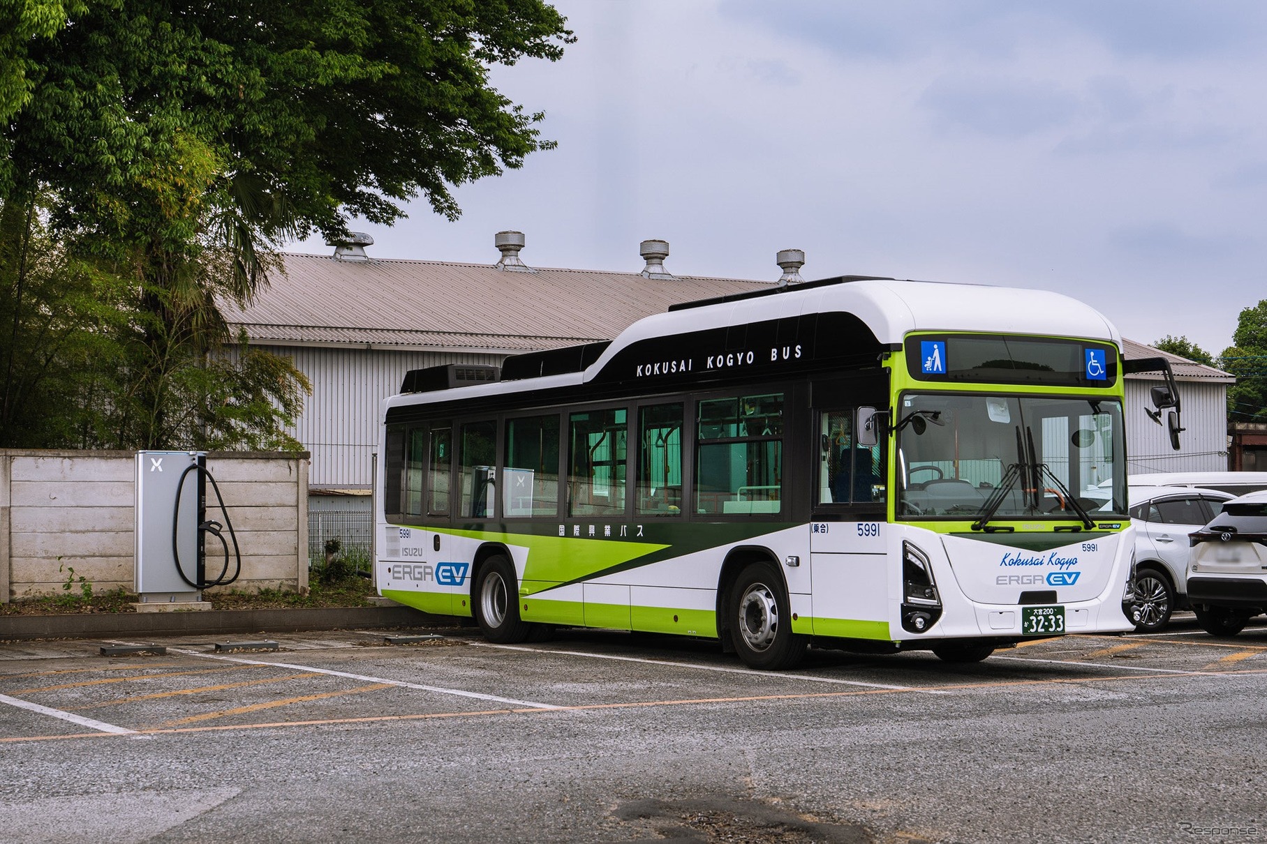 国際興業バスさいたま東営業所に、EVバス専用としては初となる蓄電池型超急速EV充電器「Hypercharger Pro」を設置