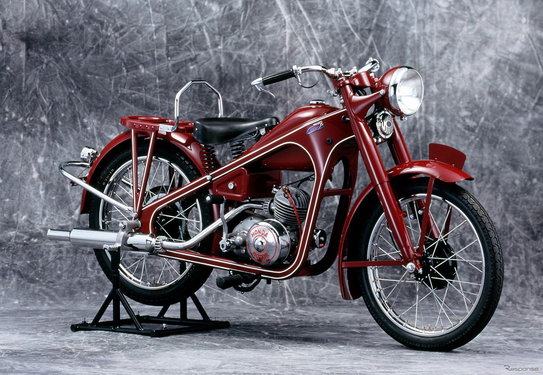 1949年 ドリームD型（本格的な二輪車の第一号モデル）