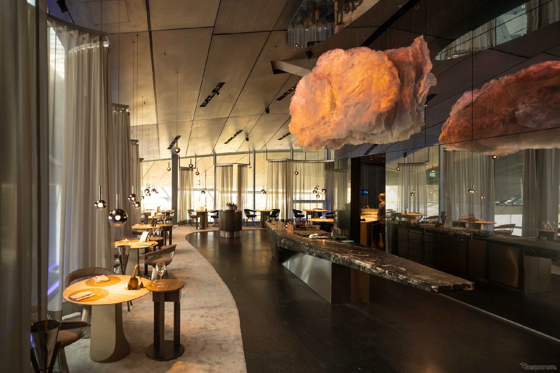 自動車博物館「BMW Welt」の新しい高級レストラン「THE CLOUD by Kafer」
