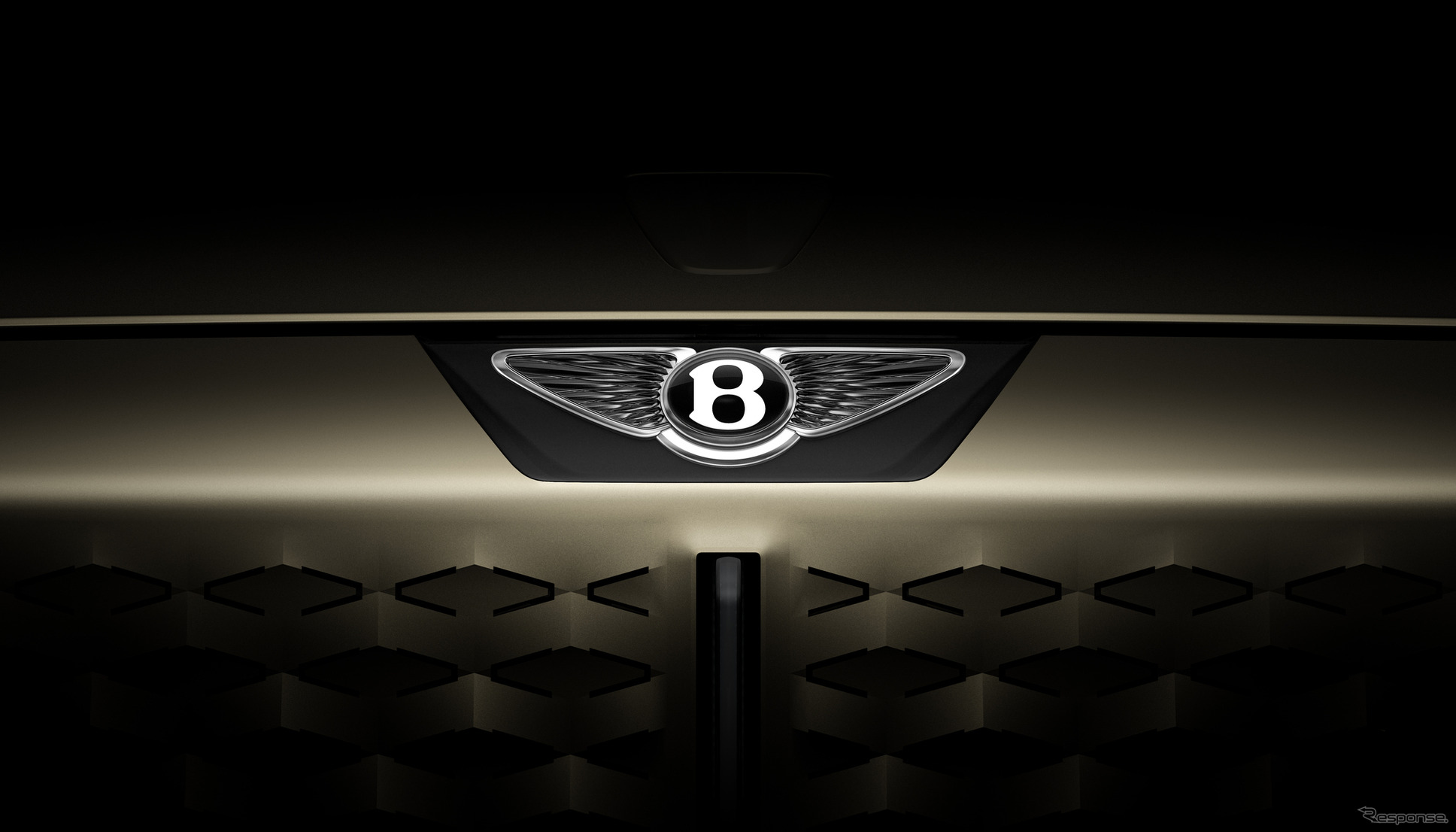 ベントレーの新「ウィングドB」エンブレム