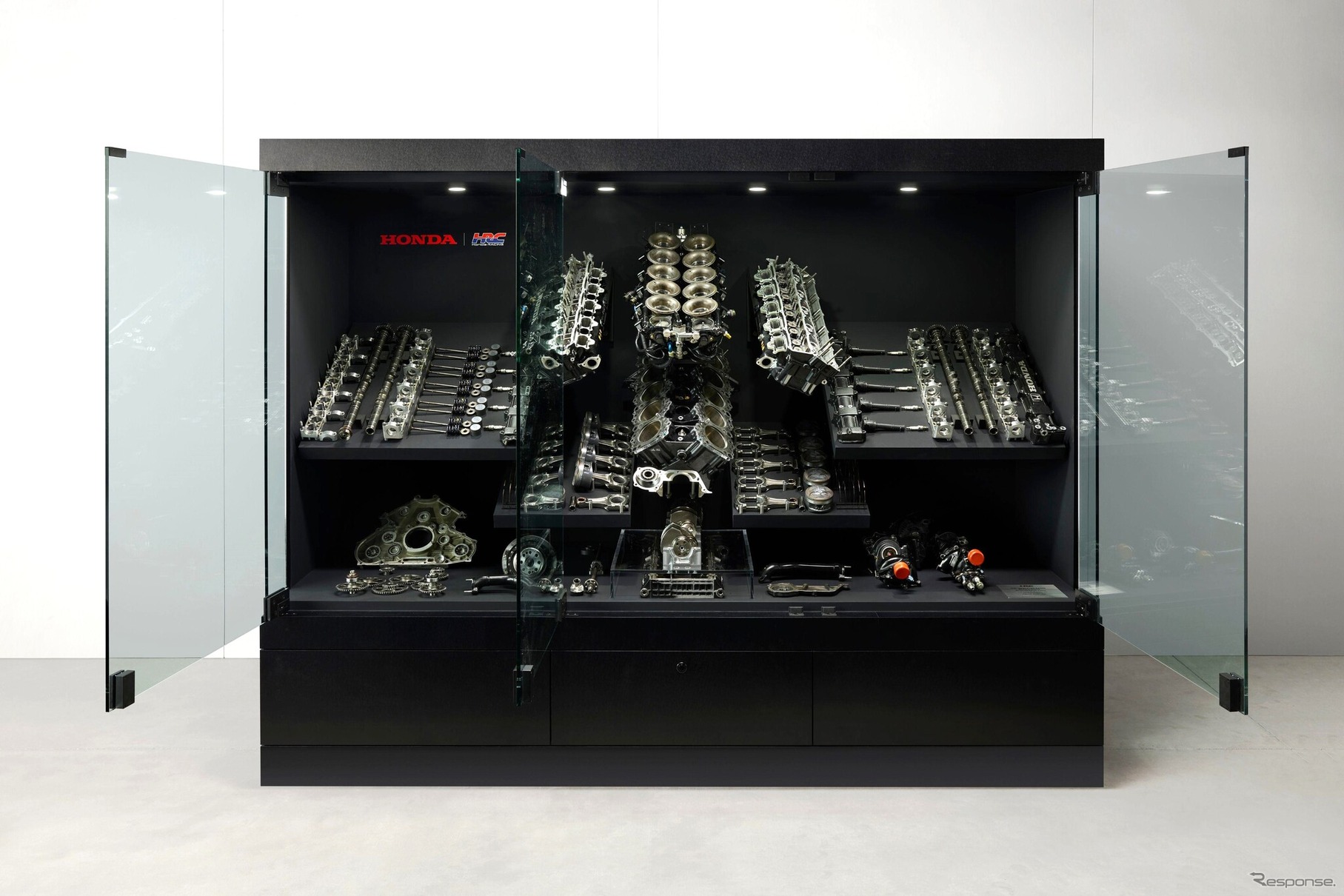 アイルトン・セナが1990年のF1で使用した最後のホンダV10エンジン「RA100E」のシリアル番号V805