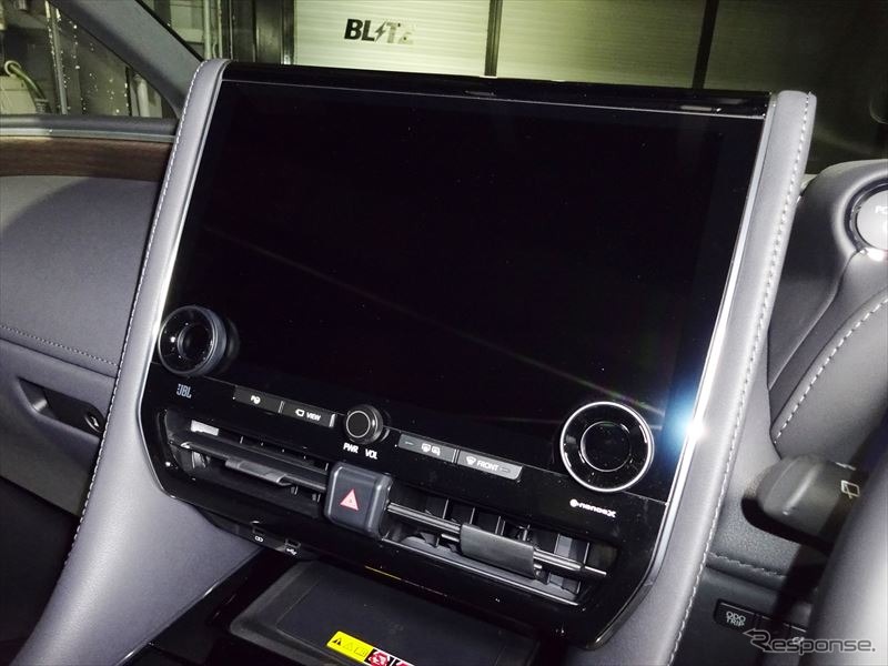 トヨタ・アルファードハイブリッド搭載のコネクティッドナビ対応14インチディスプレイオーディオPlus