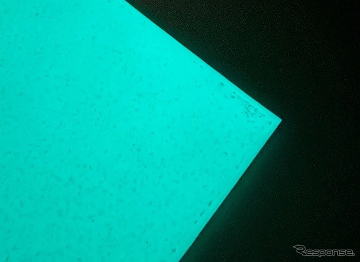 RM蓄光シート(発光時)