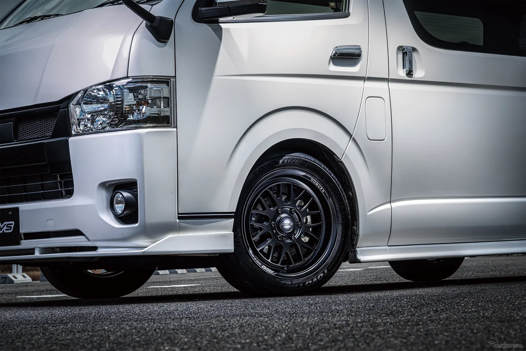 レイズ HOMURA 2×9L-RAがジムニー シエラ/ノマド&ハイラックス対応で“都会派4×4”が完成