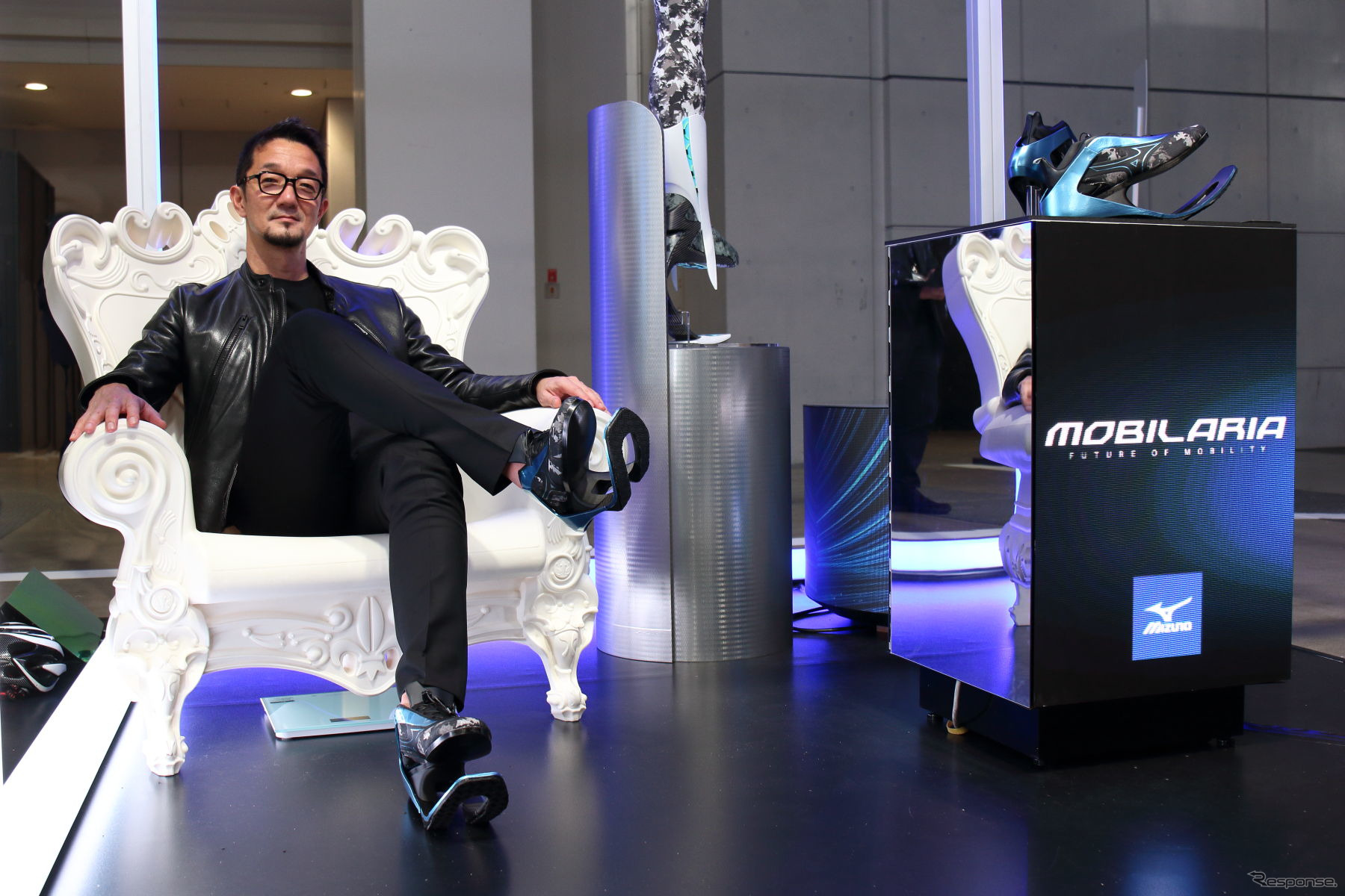 カーデザイナー山本卓身氏とミズノの共創で生まれたフットギア「MOBILARIA β」