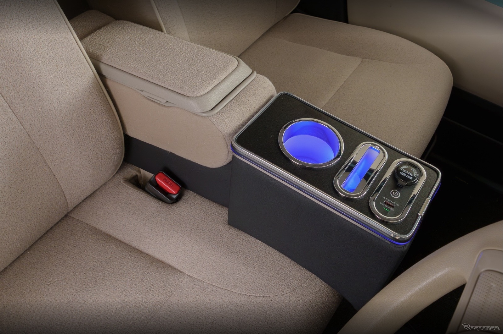 クラフトワークスのダイハツ『ムーヴキャンバス』専用LEDアームレスト/コンソールボックス