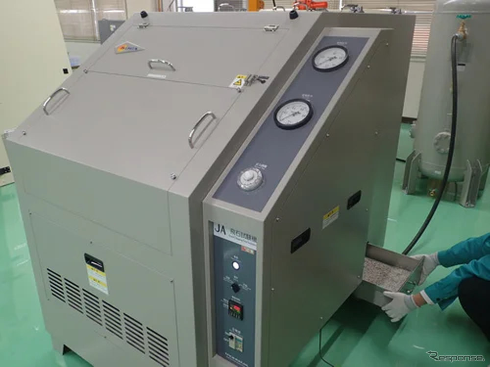 認定を取得した飛石試験機