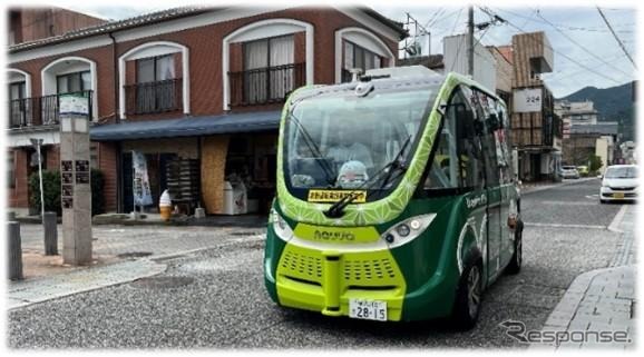 最新型の自動運転EVバス「EVO」