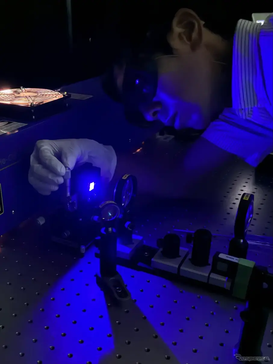 PCSEL研究開発の様子