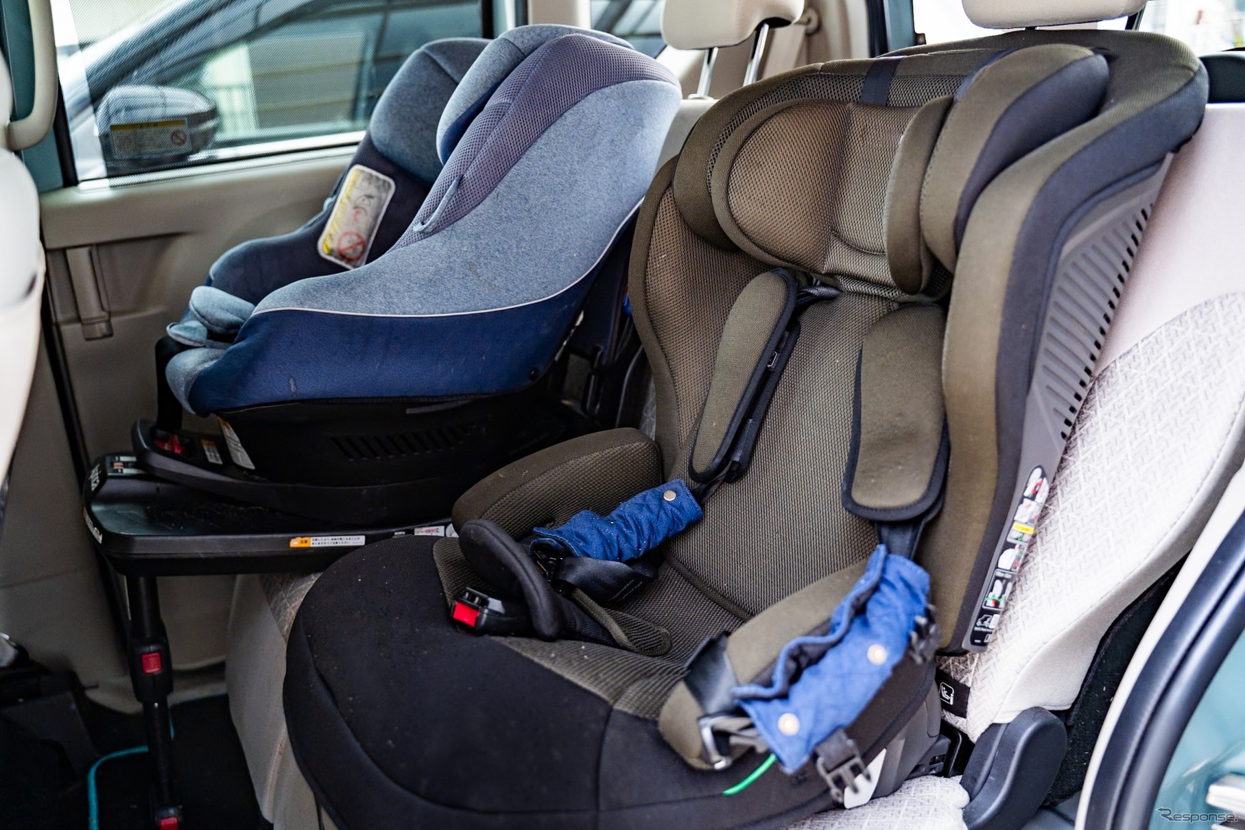 ジュニアシートとチャイルドシート(参考画像)
