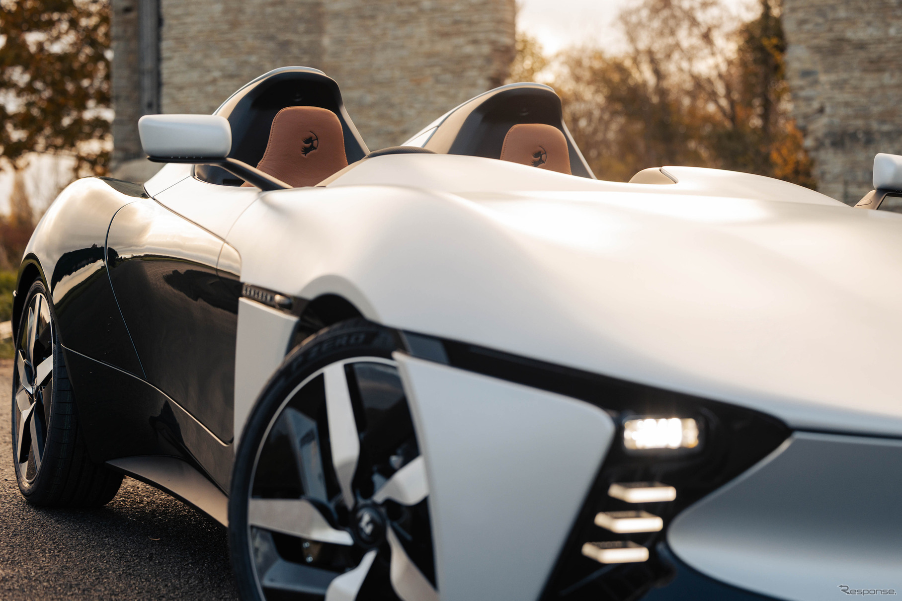 英ロングボウ(Longbow)の軽量スポーツEV『スピードスター』