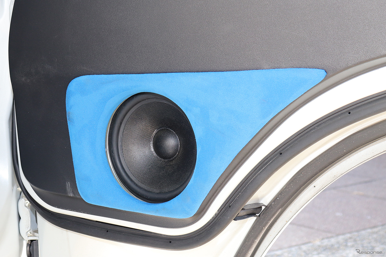 『イー^スト』(大阪府高石市)にて製作されたオーディオカーの一例。