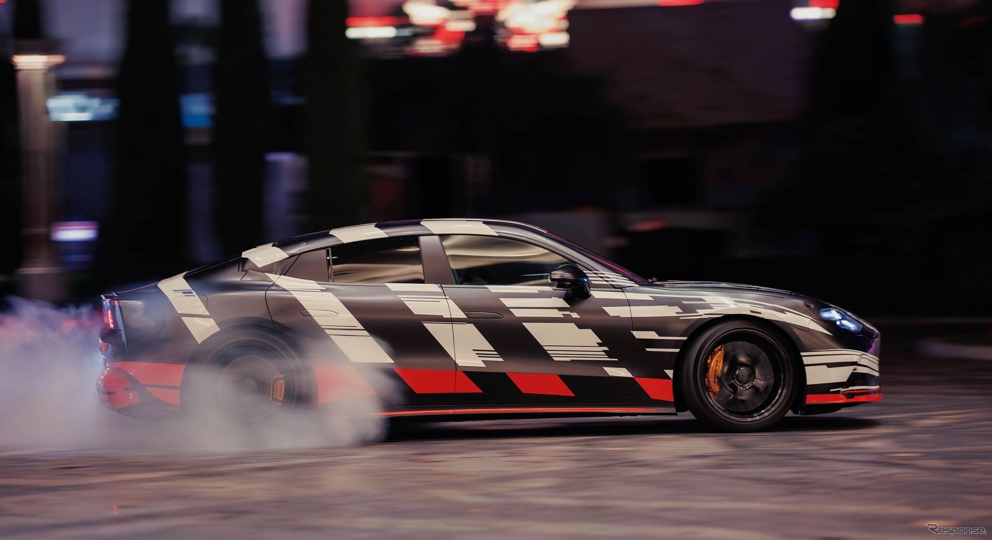 メルセデスAMG GT 4ドアクーペ 次期型のプロトタイプ